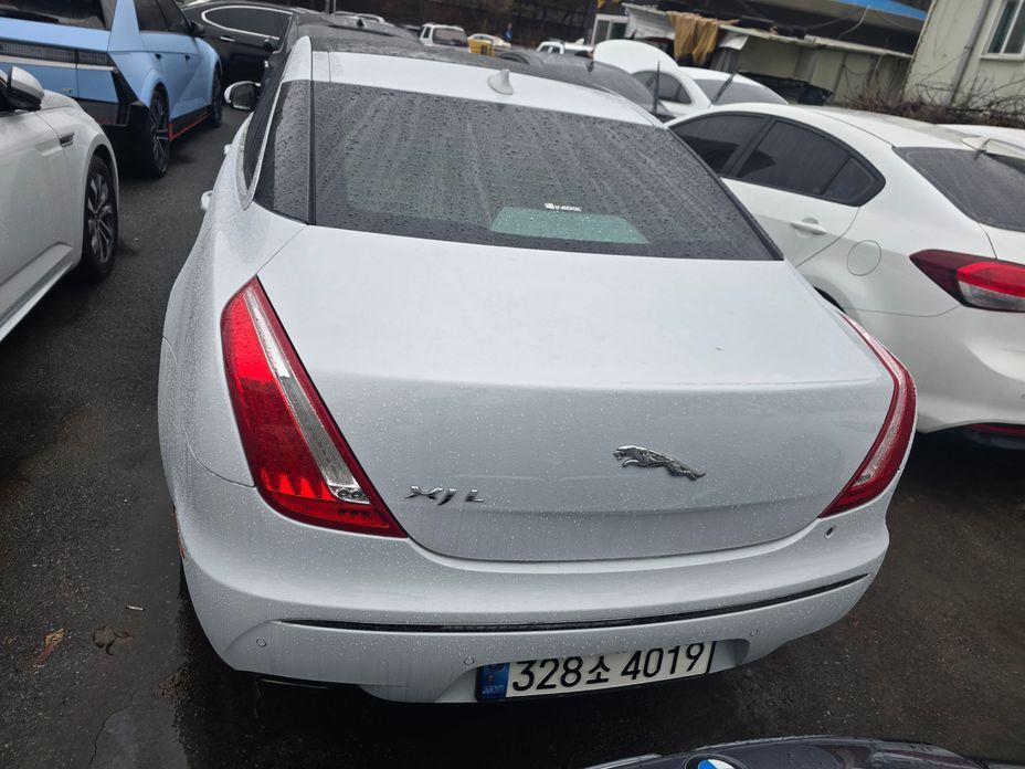 Jaguar XJ