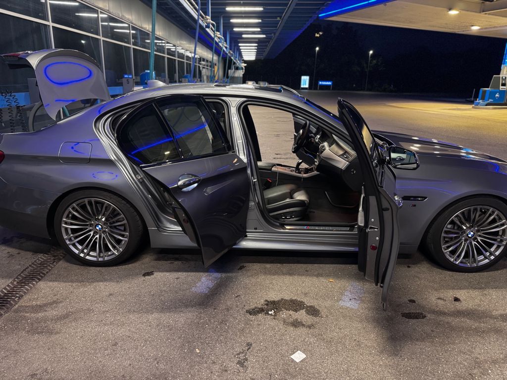 BMW M550
