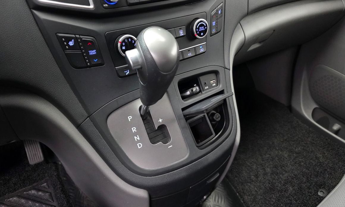 Hyundai Starex