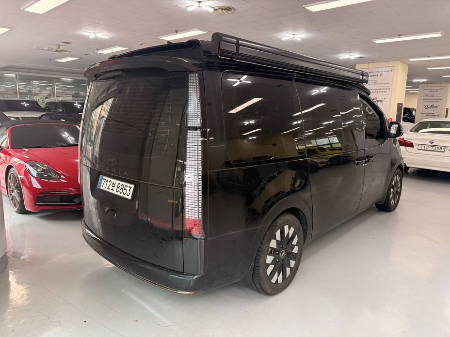 Hyundai Staria