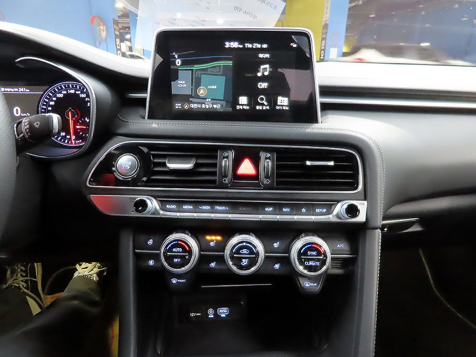 Genesis G70