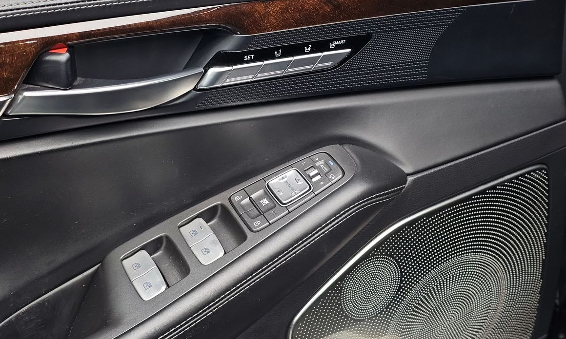 Genesis EQ900