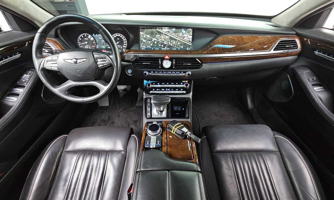 Genesis EQ900