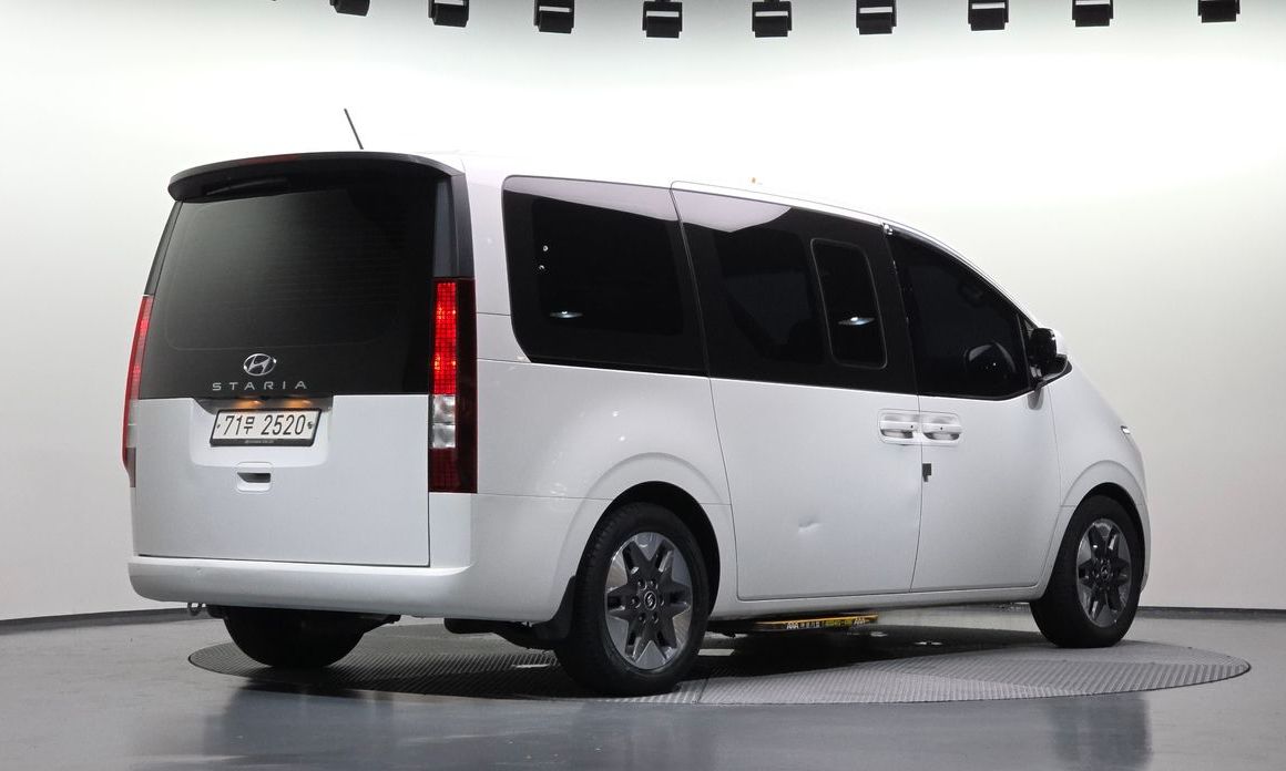 Hyundai Staria