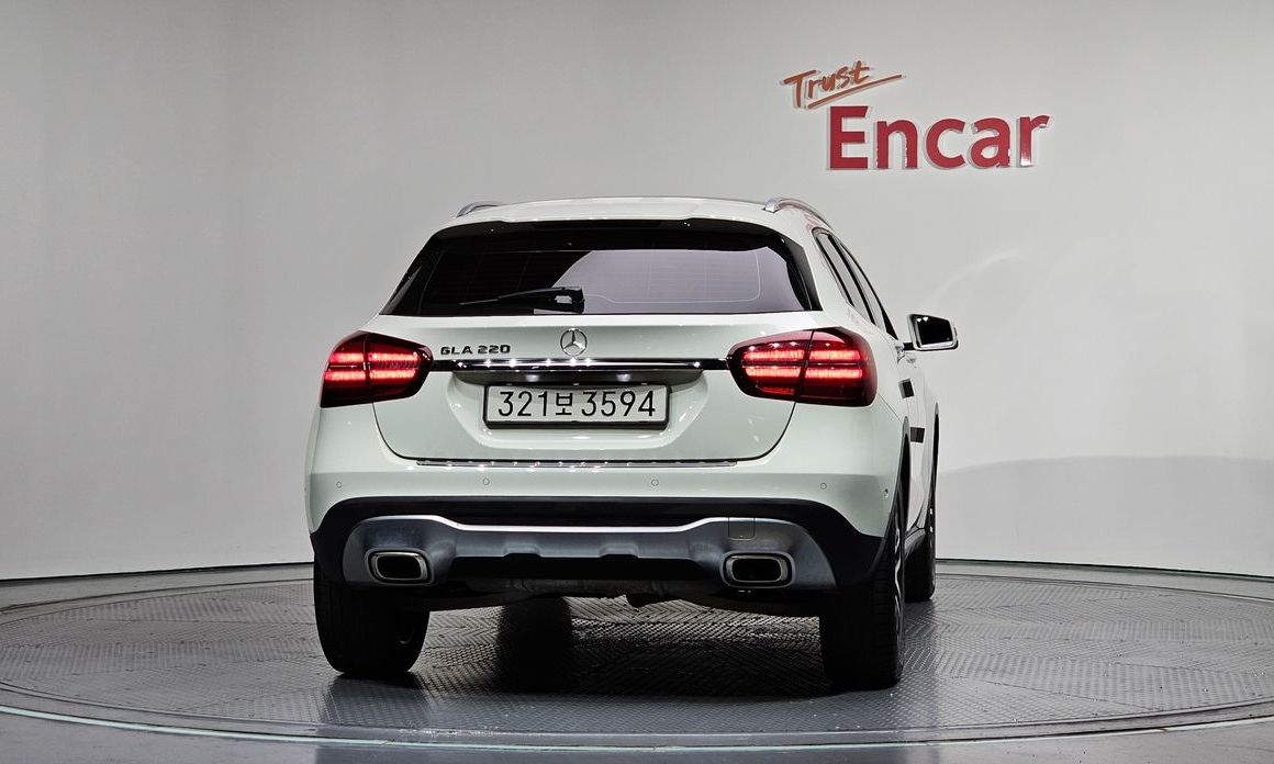 Mercedes-Benz GLA-Class