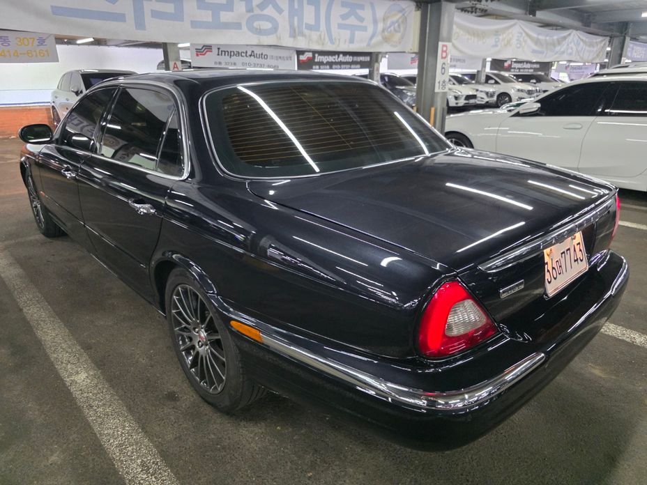 Jaguar XJ-8