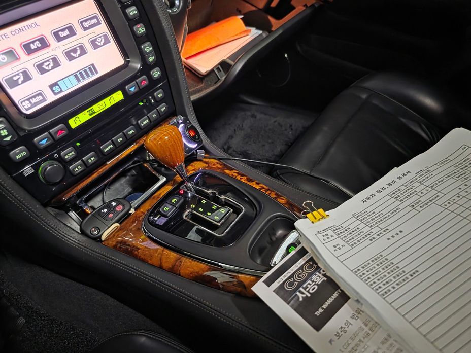 Jaguar XJ-8