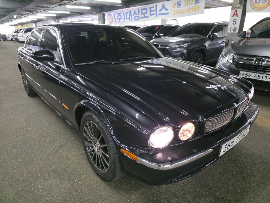 Jaguar XJ-8