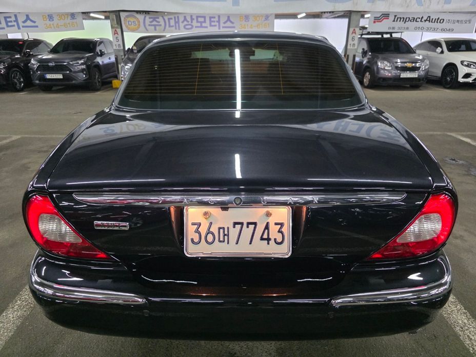 Jaguar XJ-8