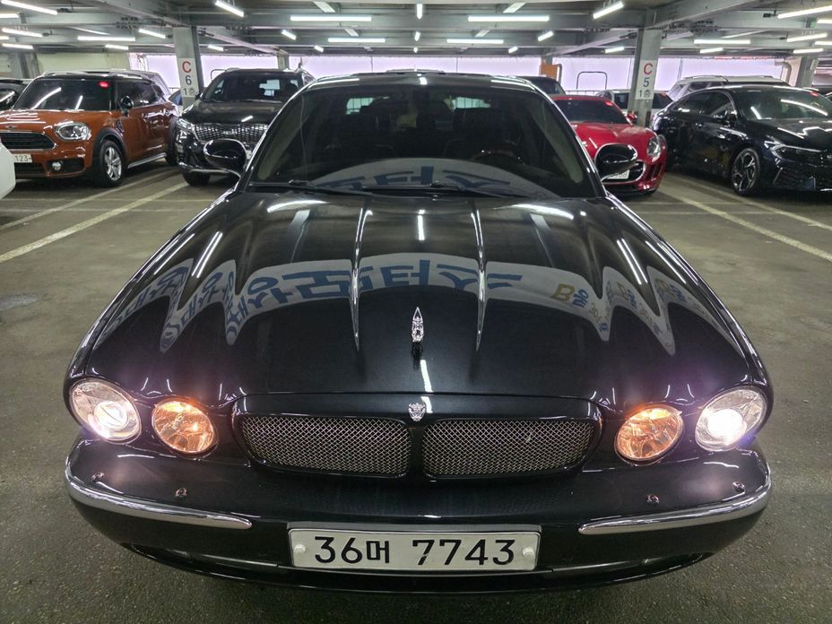 Jaguar XJ-8
