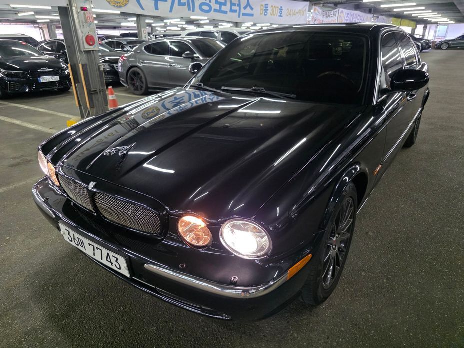 Jaguar XJ-8