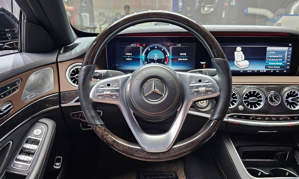 Mercedes-Benz S-Class