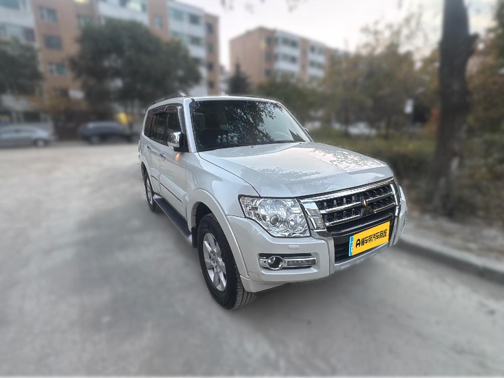 Mitsubishi Pajero (Import)