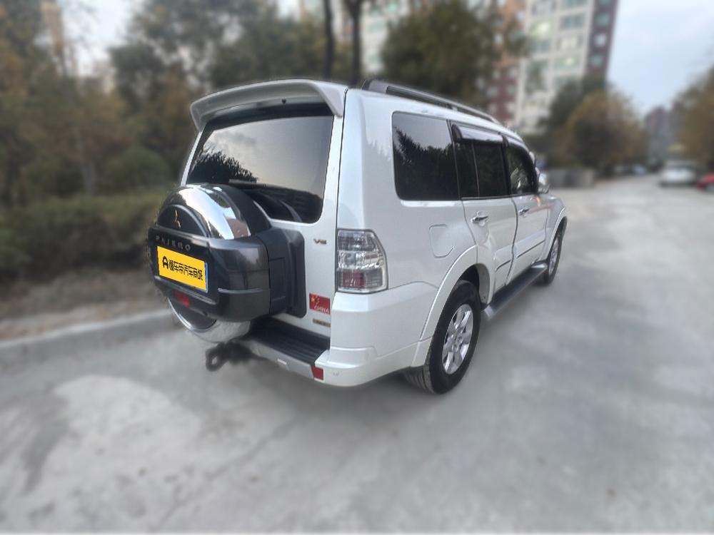 Mitsubishi Pajero (Import)